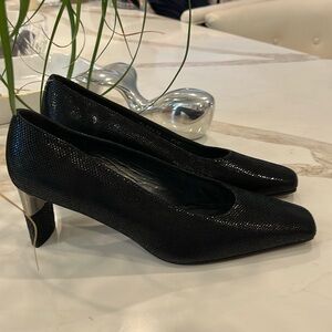 EUC vintage Stuart Weitzman black pressed leather heels with silver detail heel